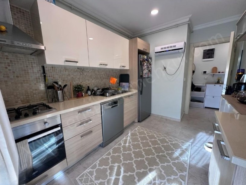 İSTANBUL KADIKÖY ERENKÖY DE MARMARAYA ÇOK YAKIN KONUMDA GENÇ BİNADA 3+1 BALKONLU