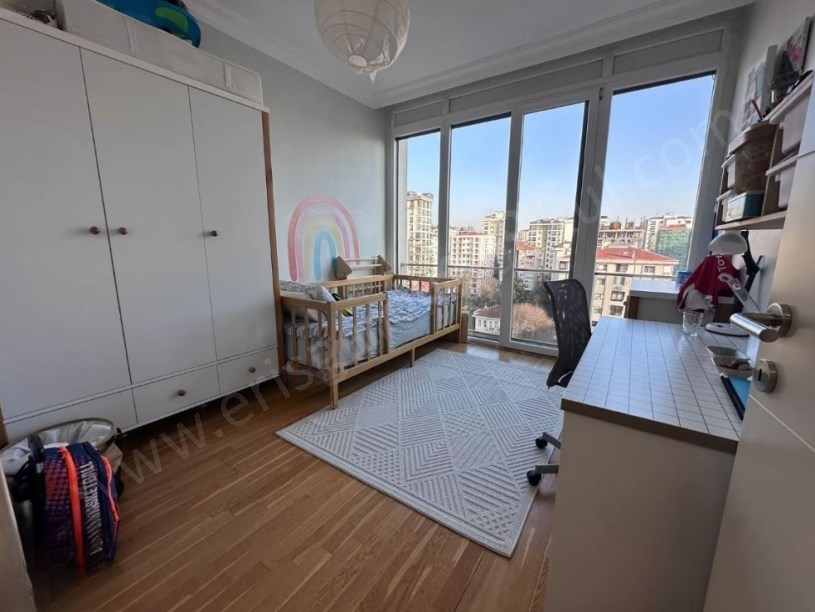 İSTANBUL KADIKÖY ERENKÖY DE MARMARAYA ÇOK YAKIN KONUMDA GENÇ BİNADA 3+1 BALKONLU