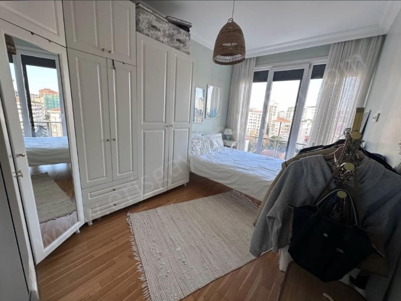 İSTANBUL KADIKÖY ERENKÖY DE MARMARAYA ÇOK YAKIN KONUMDA GENÇ BİNADA 3+1 BALKONLU