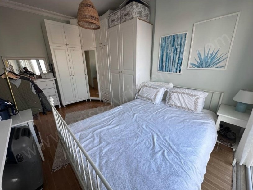 İSTANBUL KADIKÖY ERENKÖY DE MARMARAYA ÇOK YAKIN KONUMDA GENÇ BİNADA 3+1 BALKONLU