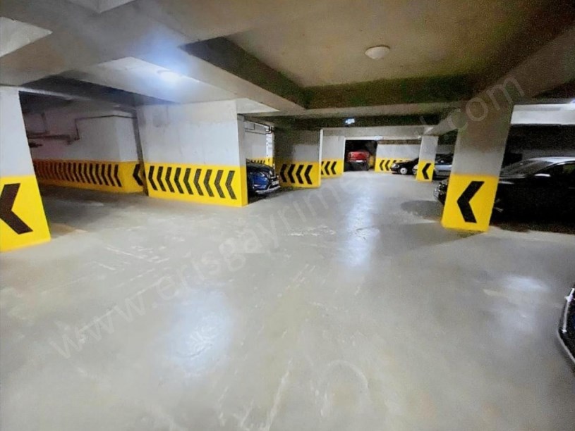 İSTANBUL KADIKÖY  yeni binada Ayşekadın m. caddesinde 130m2 3+1