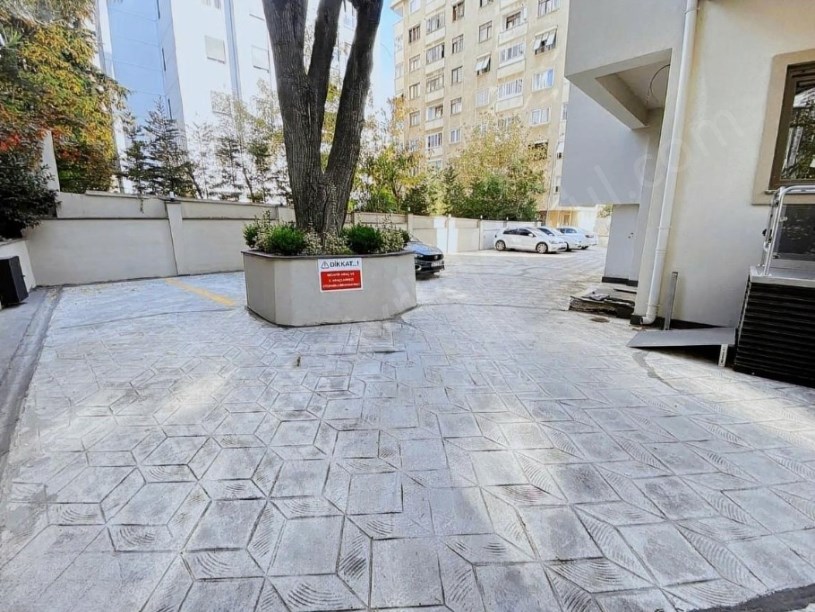 İSTANBUL KADIKÖY  yeni binada Ayşekadın m. caddesinde 130m2 3+1