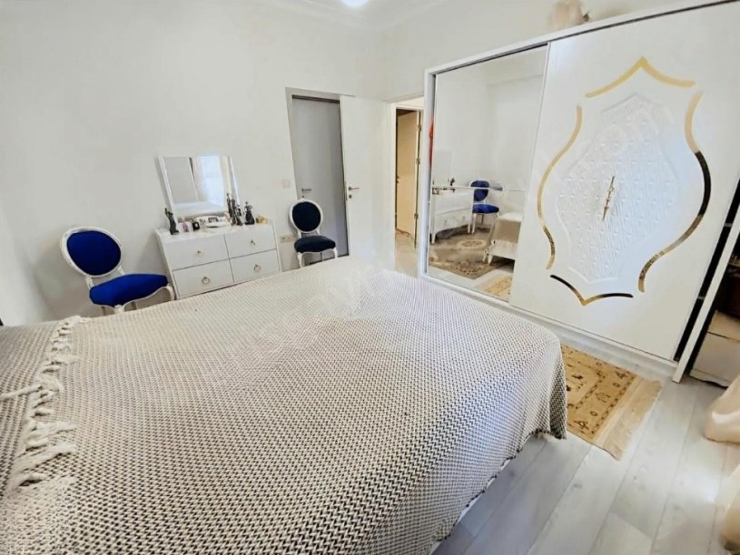 İSTANBUL KADIKÖY  yeni binada Ayşekadın m. caddesinde 130m2 3+1