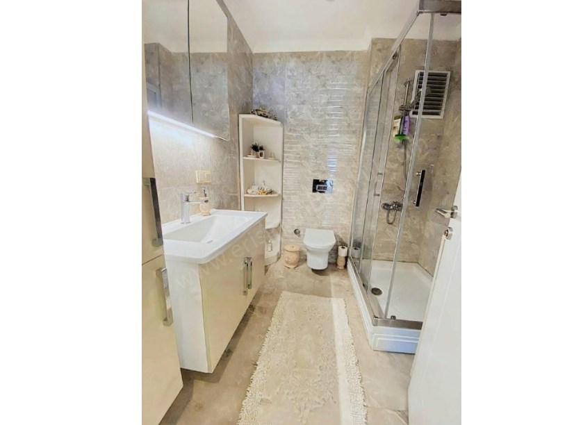 İSTANBUL KADIKÖY  yeni binada Ayşekadın m. caddesinde 130m2 3+1