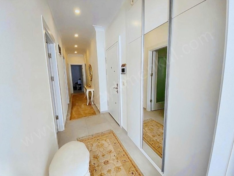 İSTANBUL KADIKÖY  yeni binada Ayşekadın m. caddesinde 130m2 3+1