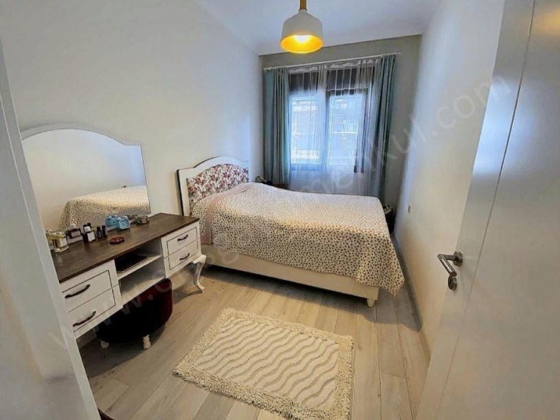 İSTANBUL KADIKÖY  yeni binada Ayşekadın m. caddesinde 130m2 3+1