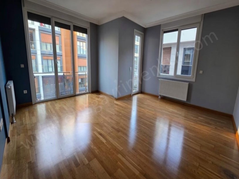 İSTANBUL KADIKÖY Erenköy  , Satılık Balkonlu 3+1 Daire