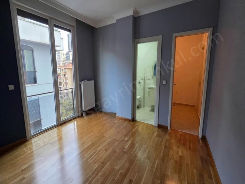 İSTANBUL KADIKÖY Erenköy  , Satılık Balkonlu 3+1 Daire