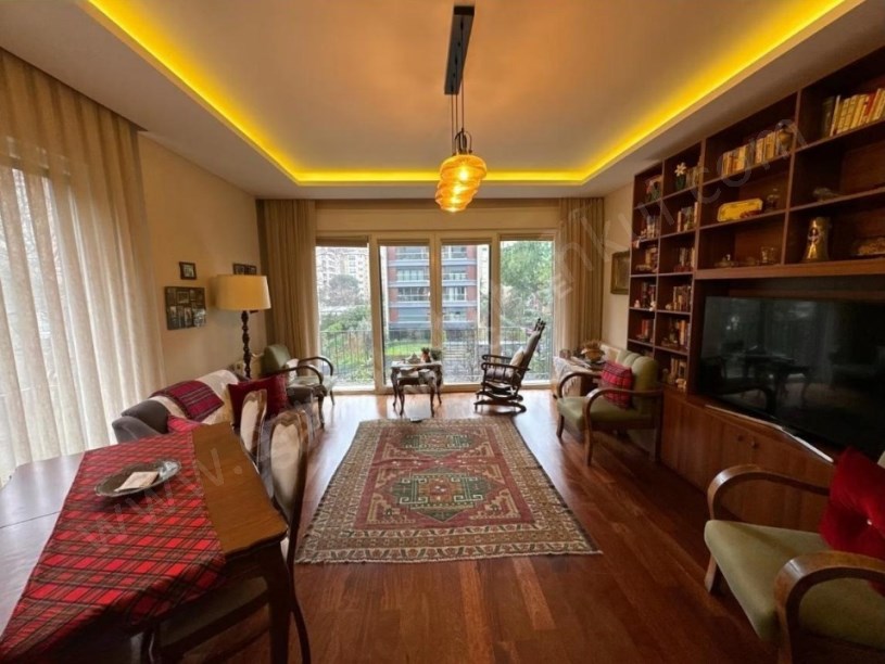 İSTANBUL KADIKÖY ERENKÖY DE 724 GÜVENLİKLİ HAVUZLU 70M² NET 2+1