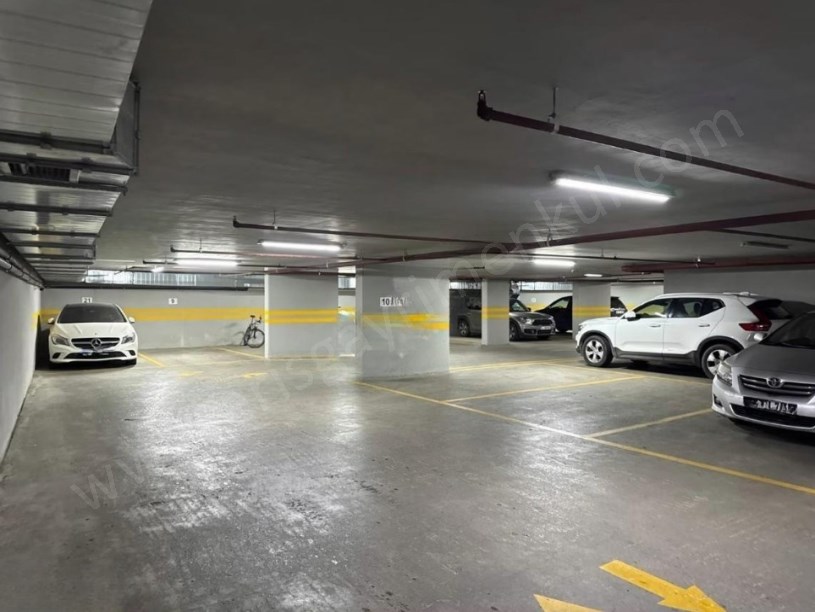 İSTANBUL KADIKÖY ERENKÖY DE 724 GÜVENLİKLİ HAVUZLU 70M² NET 2+1