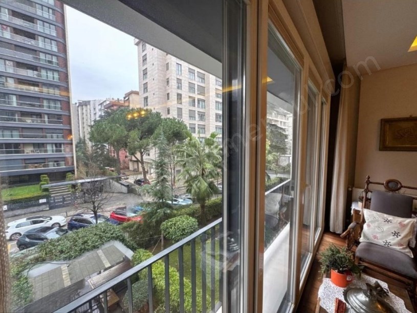 İSTANBUL KADIKÖY ERENKÖY DE 724 GÜVENLİKLİ HAVUZLU 70M² NET 2+1