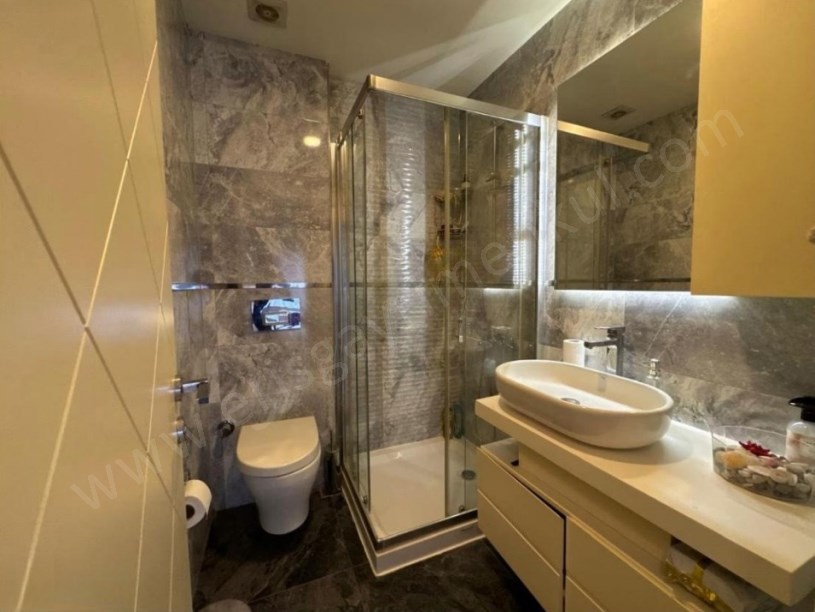 İSTANBUL KADIKÖY ERENKÖY DE 724 GÜVENLİKLİ HAVUZLU 70M² NET 2+1