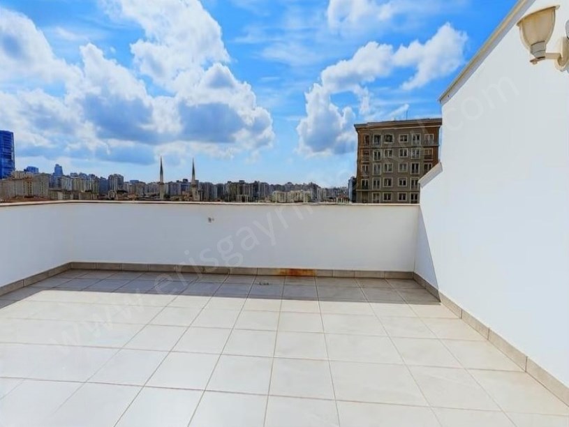 İSTANBUL KADIKÖY SAHRAYICEDİD,YENİ BİNADA 219 M2 4+1 (4 BANYO) SATILIK LÜKS DAİRE