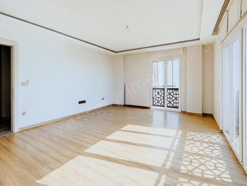 İSTANBUL KADIKÖY SAHRAYICEDİD,YENİ BİNADA 219 M2 4+1 (4 BANYO) SATILIK LÜKS DAİRE