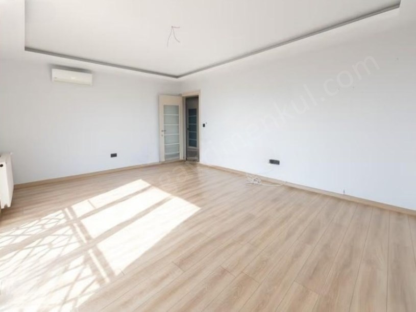 İSTANBUL KADIKÖY SAHRAYICEDİD,YENİ BİNADA 219 M2 4+1 (4 BANYO) SATILIK LÜKS DAİRE