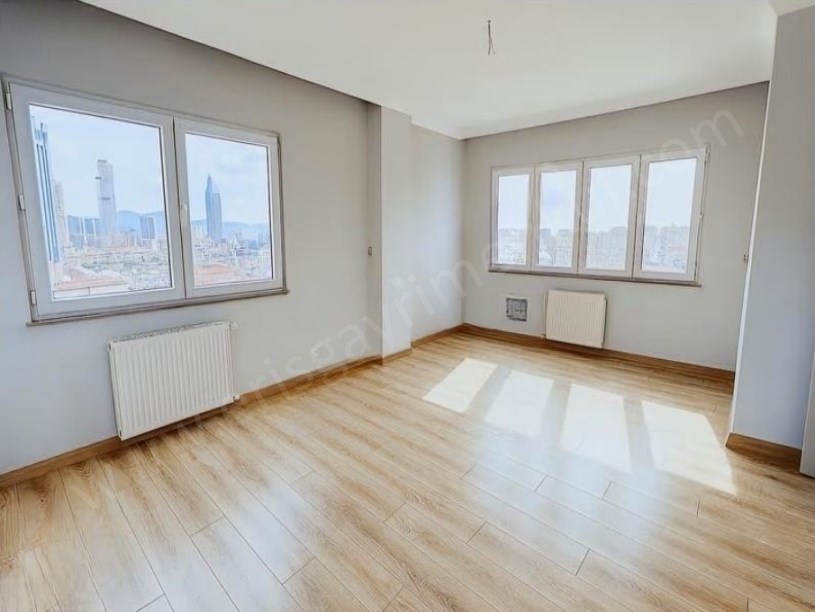 İSTANBUL KADIKÖY SAHRAYICEDİD,YENİ BİNADA 219 M2 4+1 (4 BANYO) SATILIK LÜKS DAİRE