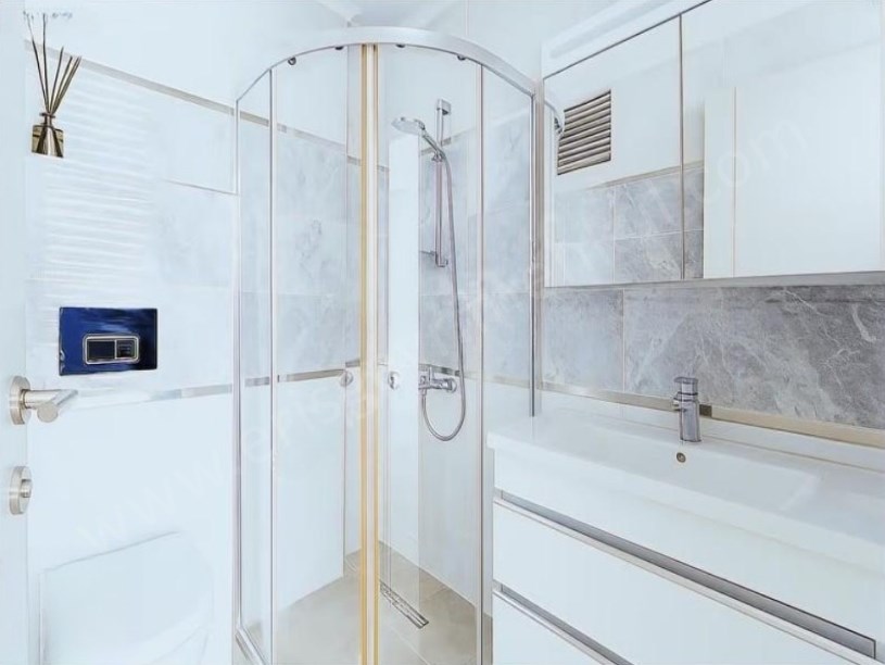 İSTANBUL KADIKÖY SAHRAYICEDİD,YENİ BİNADA 219 M2 4+1 (4 BANYO) SATILIK LÜKS DAİRE