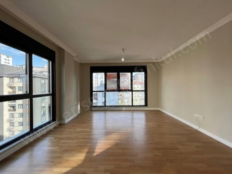 İSTANBUL KADIKÖY Suadiyede Bağdat Cd Komşu Balkonlu E.Banyolu Yeni 140M² 3+1 BOŞ