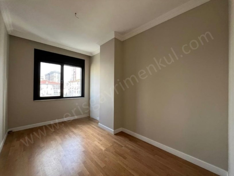 İSTANBUL KADIKÖY Suadiyede Bağdat Cd Komşu Balkonlu E.Banyolu Yeni 140M² 3+1 BOŞ