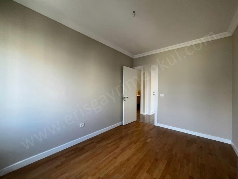 İSTANBUL KADIKÖY Suadiyede Bağdat Cd Komşu Balkonlu E.Banyolu Yeni 140M² 3+1 BOŞ