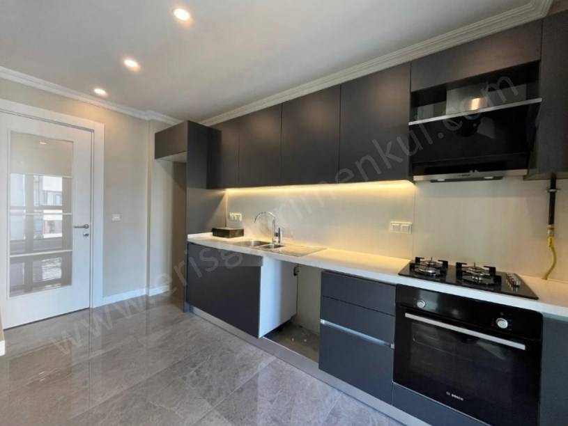 İSTANBUL KADIKÖY Suadiyede Bağdat Cd Komşu Balkonlu E.Banyolu Yeni 140M² 3+1 BOŞ