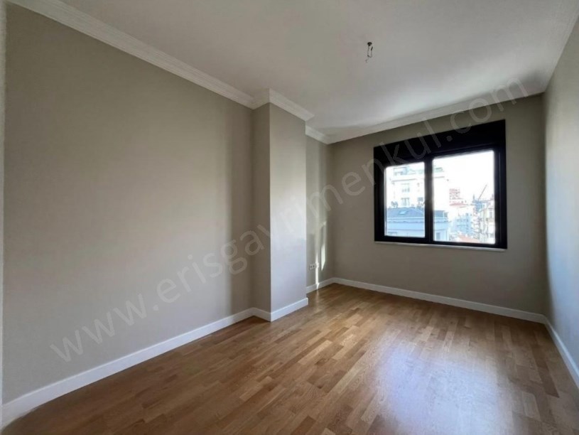 İSTANBUL KADIKÖY Suadiyede Bağdat Cd Komşu Balkonlu E.Banyolu Yeni 140M² 3+1 BOŞ