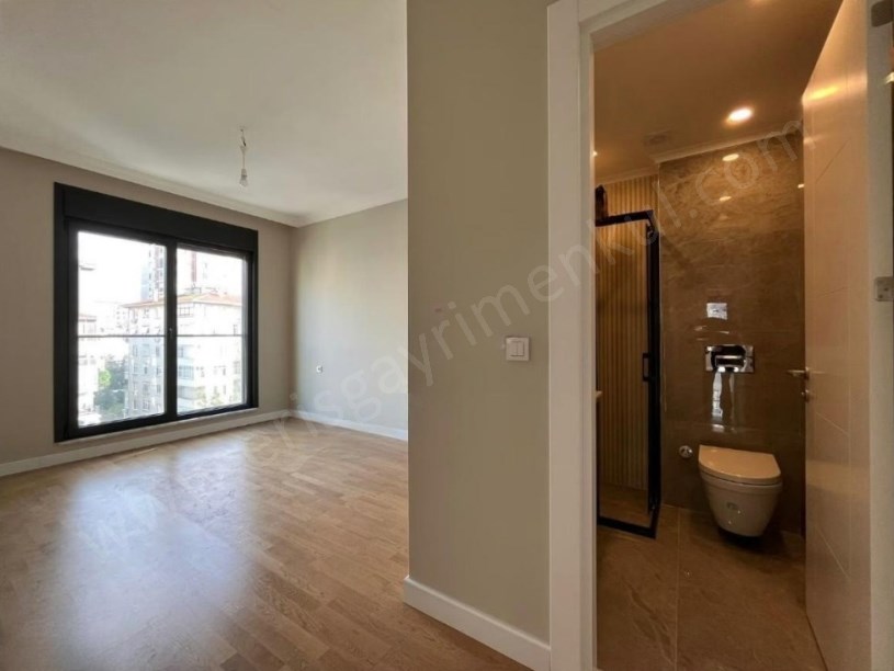 İSTANBUL KADIKÖY Suadiyede Bağdat Cd Komşu Balkonlu E.Banyolu Yeni 140M² 3+1 BOŞ