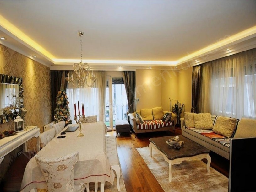 İSTANBUL KADIKÖY SATILIK SUADİYEDE 3+1 140m2 BALKONLU GENİŞ