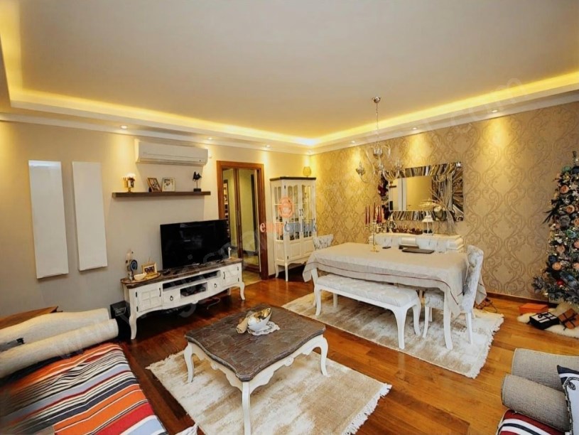 İSTANBUL KADIKÖY SATILIK SUADİYEDE 3+1 140m2 BALKONLU GENİŞ