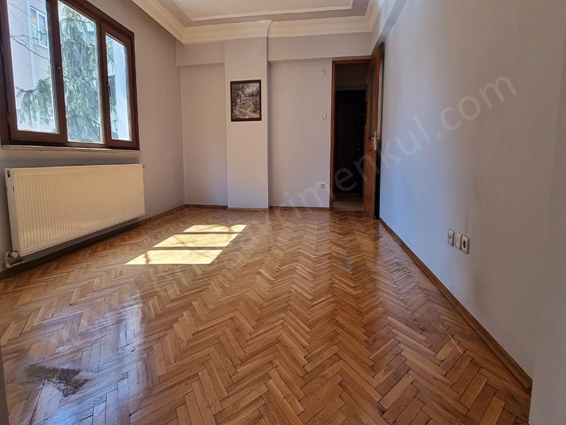 METROYA İST. YAKIN İKİ SOKAK ARASI BİNADA KOMBİLİ GENİŞ M2 3+1 DAİRE