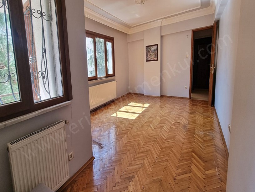 METROYA İST. YAKIN İKİ SOKAK ARASI BİNADA KOMBİLİ GENİŞ M2 3+1 DAİRE