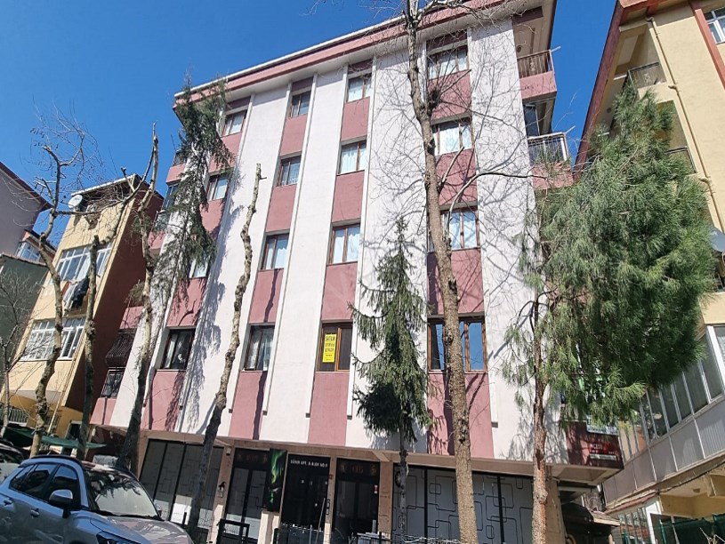 METROYA İST. YAKIN İKİ SOKAK ARASI BİNADA KOMBİLİ GENİŞ M2 3+1 DAİRE