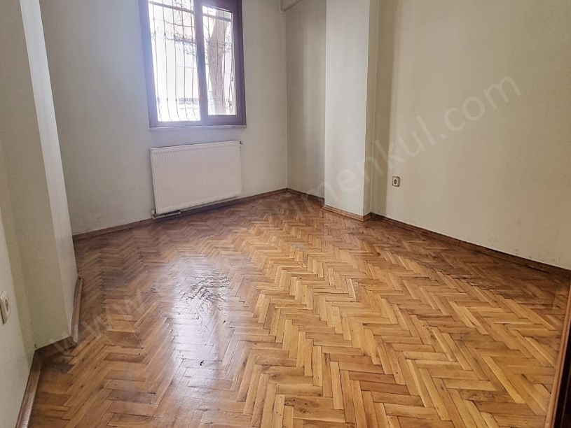 METROYA İST. YAKIN İKİ SOKAK ARASI BİNADA KOMBİLİ GENİŞ M2 3+1 DAİRE