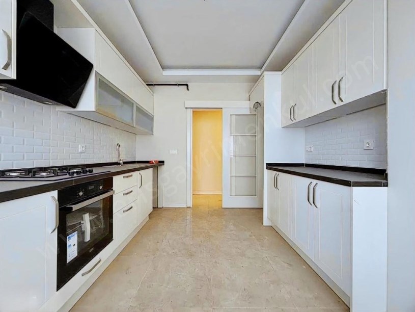 İSTANBBUL KADIKÖY Suadiye Bağdat Cad. Yakın 5 Yıllık 140 m2 3+1