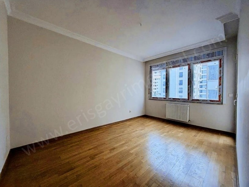 İSTANBBUL KADIKÖY Suadiye Bağdat Cad. Yakın 5 Yıllık 140 m2 3+1