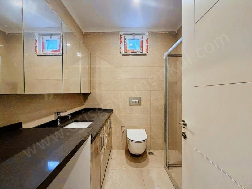 İSTANBBUL KADIKÖY Suadiye Bağdat Cad. Yakın 5 Yıllık 140 m2 3+1