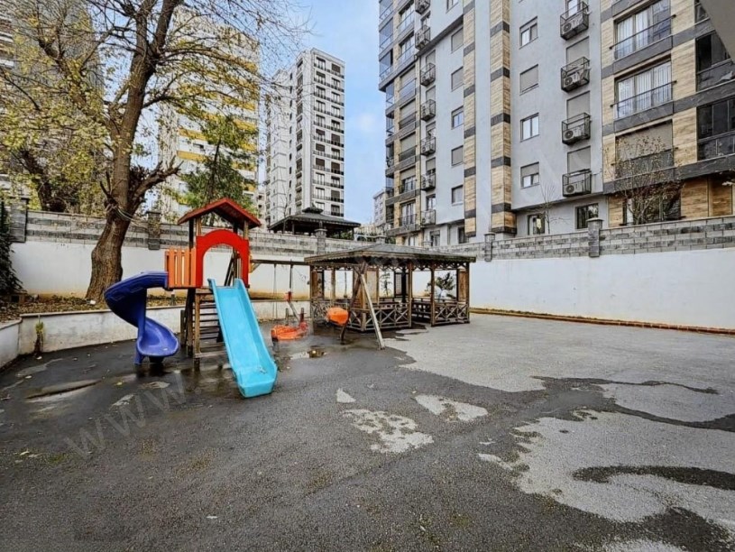 İSTANBBUL KADIKÖY Suadiye Bağdat Cad. Yakın 5 Yıllık 140 m2 3+1