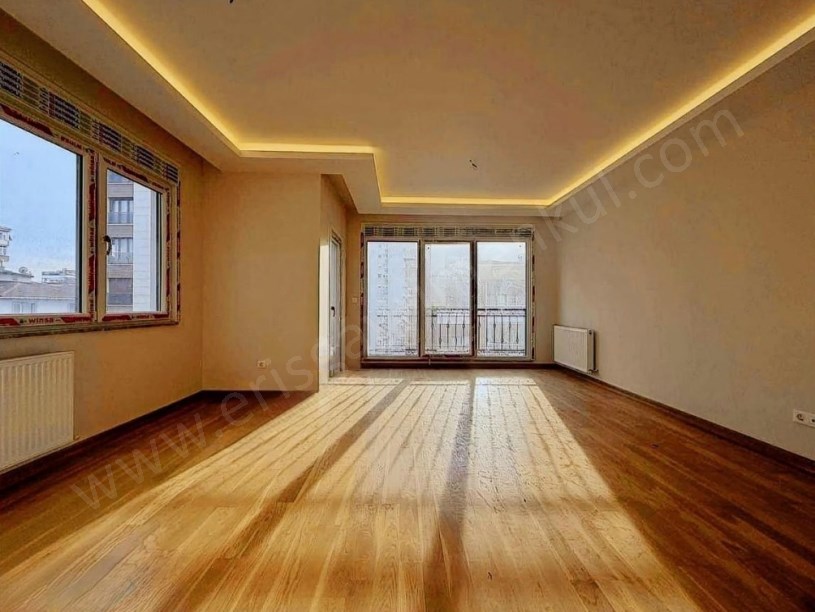 İSTANBBUL KADIKÖY Suadiye Bağdat Cad. Yakın 5 Yıllık 140 m2 3+1