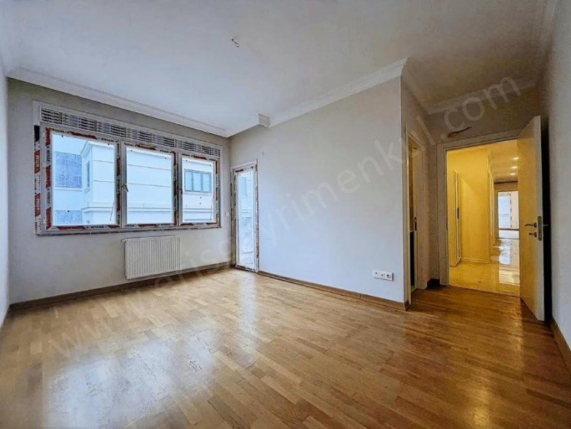 İSTANBBUL KADIKÖY Suadiye Bağdat Cad. Yakın 5 Yıllık 140 m2 3+1