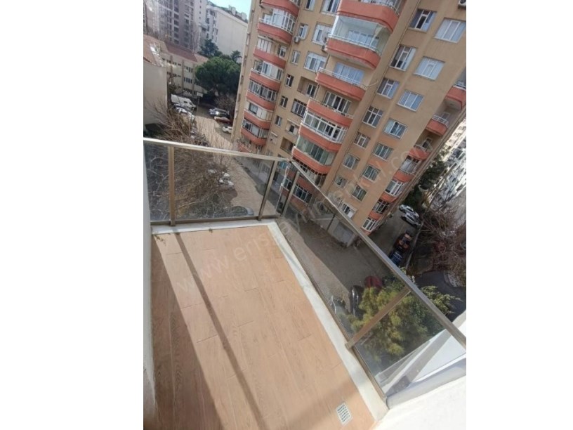 İSTANBUL KADIKÖY SUADİYE DE BALKONLU EBEVEYN BANYOLU FERAH 3+1