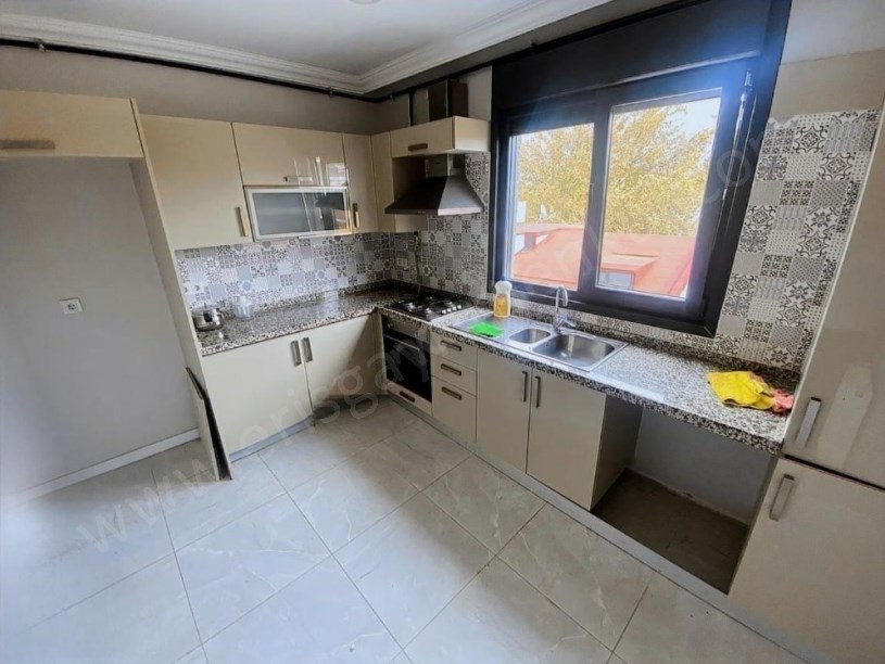 İSTANBUL KADIKÖY SUADİYE DE BALKONLU EBEVEYN BANYOLU FERAH 3+1