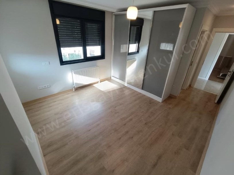 İSTANBUL KADIKÖY SUADİYE DE BALKONLU EBEVEYN BANYOLU FERAH 3+1