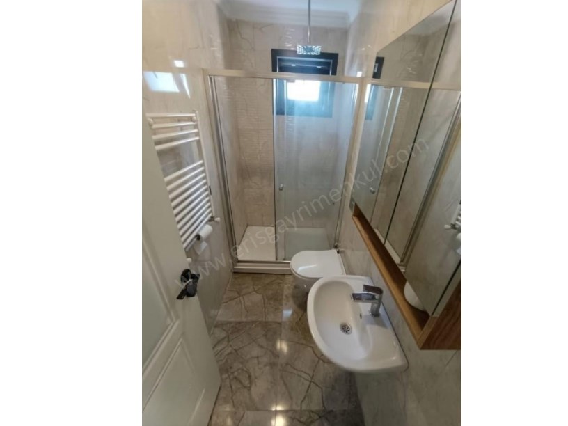 İSTANBUL KADIKÖY SUADİYE DE BALKONLU EBEVEYN BANYOLU FERAH 3+1