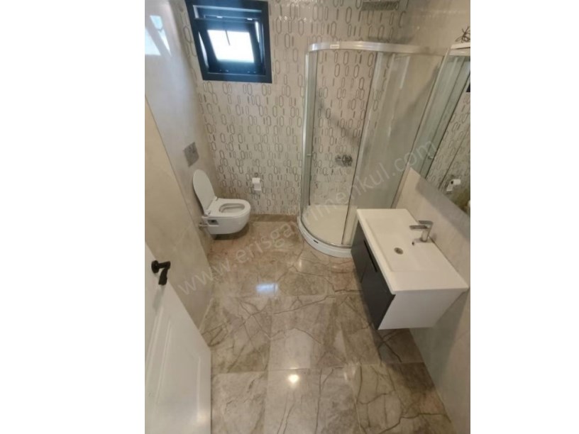 İSTANBUL KADIKÖY SUADİYE DE BALKONLU EBEVEYN BANYOLU FERAH 3+1