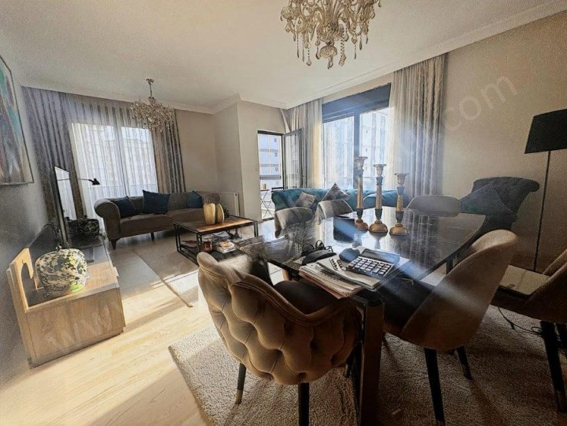 İSTANBUL KADIKÖY Suadiye Çolak İsmail Caddesinde 5.Yıllık Bina 140m2 3+1 Balkonlu