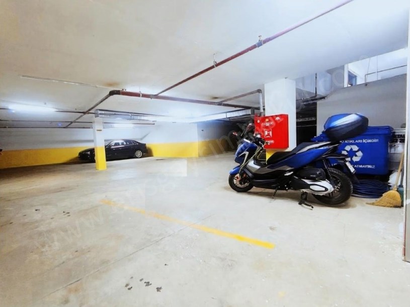 İSTANBUL KADIKÖY Suadiye Çolak İsmail Caddesinde 5.Yıllık Bina 140m2 3+1 Balkonlu