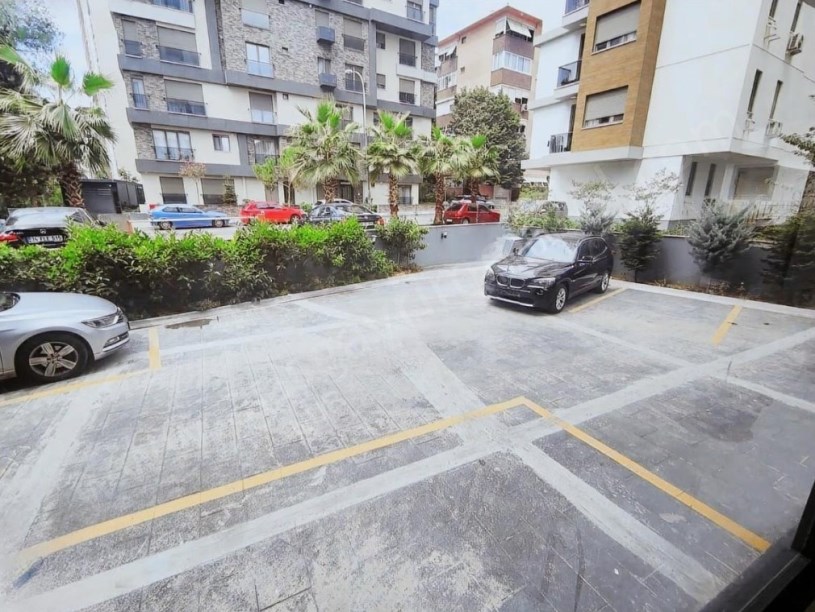 İSTANBUL KADIKÖY Suadiye Çolak İsmail Caddesinde 5.Yıllık Bina 140m2 3+1 Balkonlu