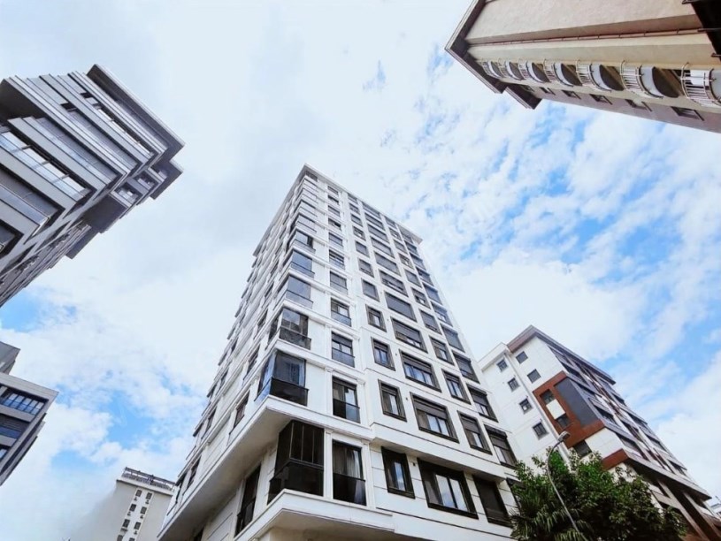 İSTANBUL KADIKÖY Suadiye Çolak İsmail Caddesinde 5.Yıllık Bina 140m2 3+1 Balkonlu