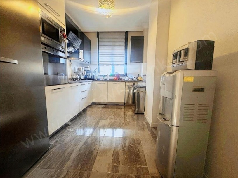 İSTANBUL KADIKÖY Suadiye Çolak İsmail Caddesinde 5.Yıllık Bina 140m2 3+1 Balkonlu