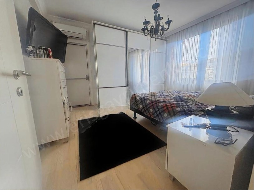 İSTANBUL KADIKÖY Suadiye Çolak İsmail Caddesinde 5.Yıllık Bina 140m2 3+1 Balkonlu